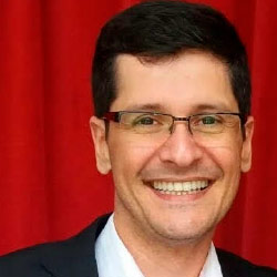 CLYNTON LOUREN�O CORREA