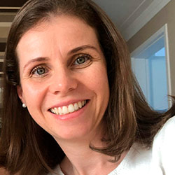 DRA. ANA CAROLINA BASSO SCHMITT